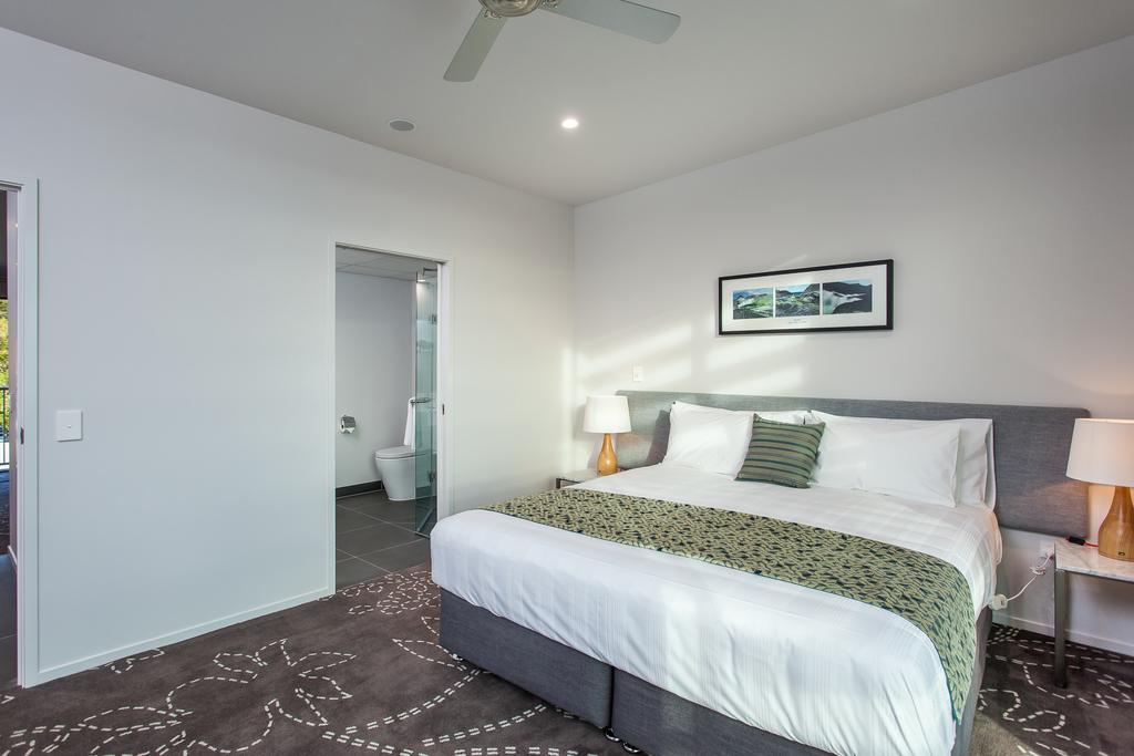 One88 On Commerce Whakatane Room photo A bedroom in a hotel