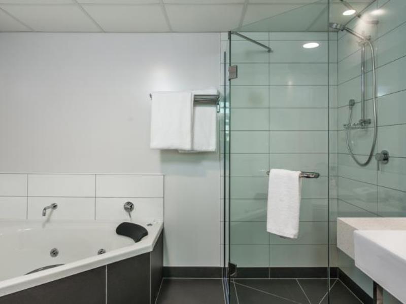 One88 On Commerce Whakatane Exterior photo A shower enclosure