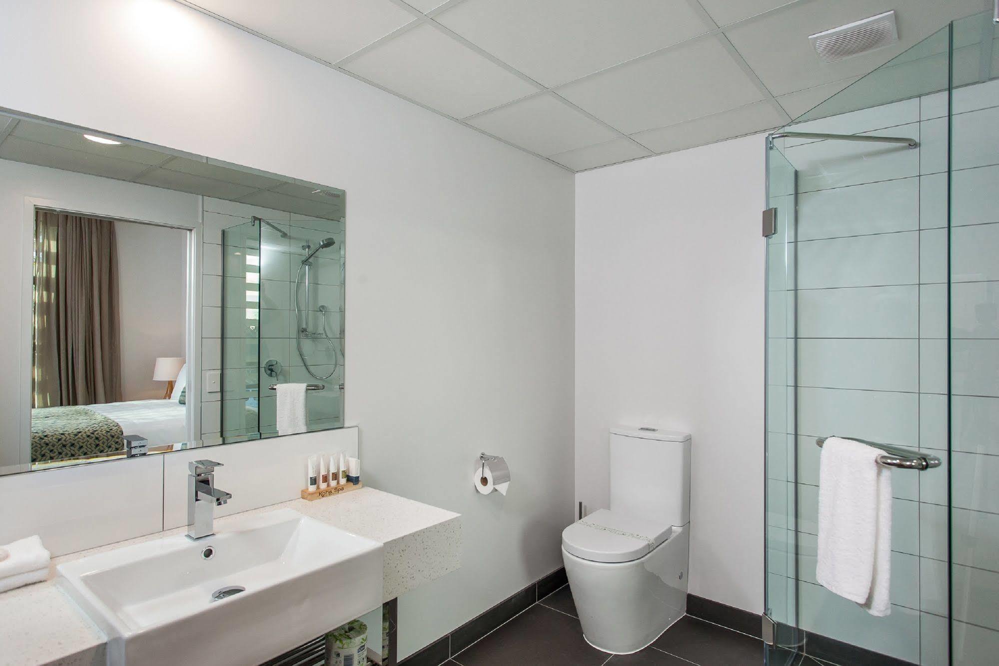One88 On Commerce Whakatane Exterior photo A modern bathroom