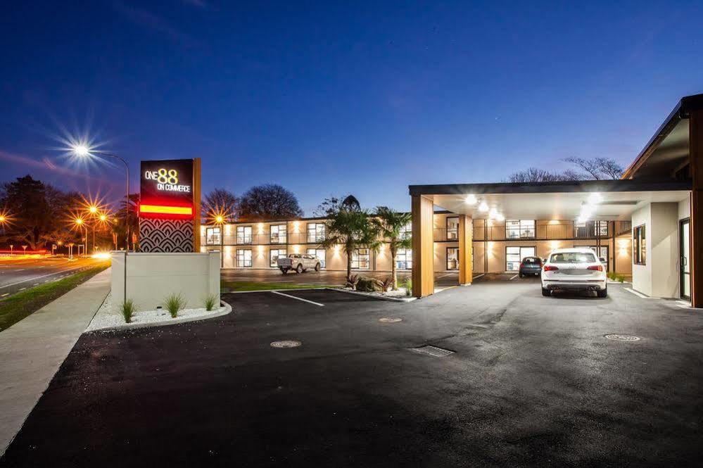 One88 On Commerce Whakatane Exterior photo The hotel at night